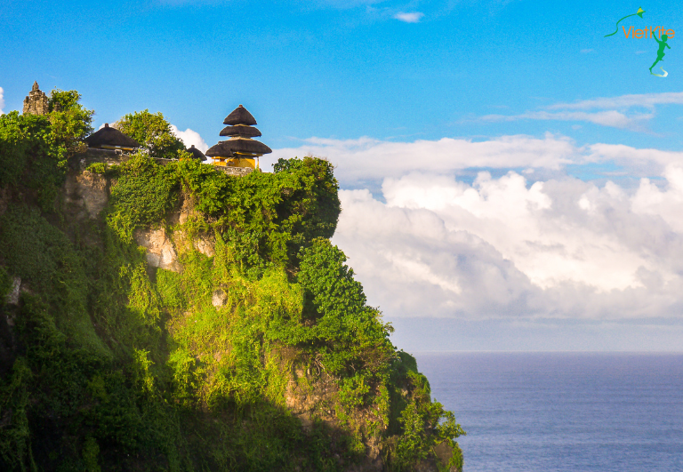 Đền Uluwatu Hiên Ngang Giữa Biển Trời